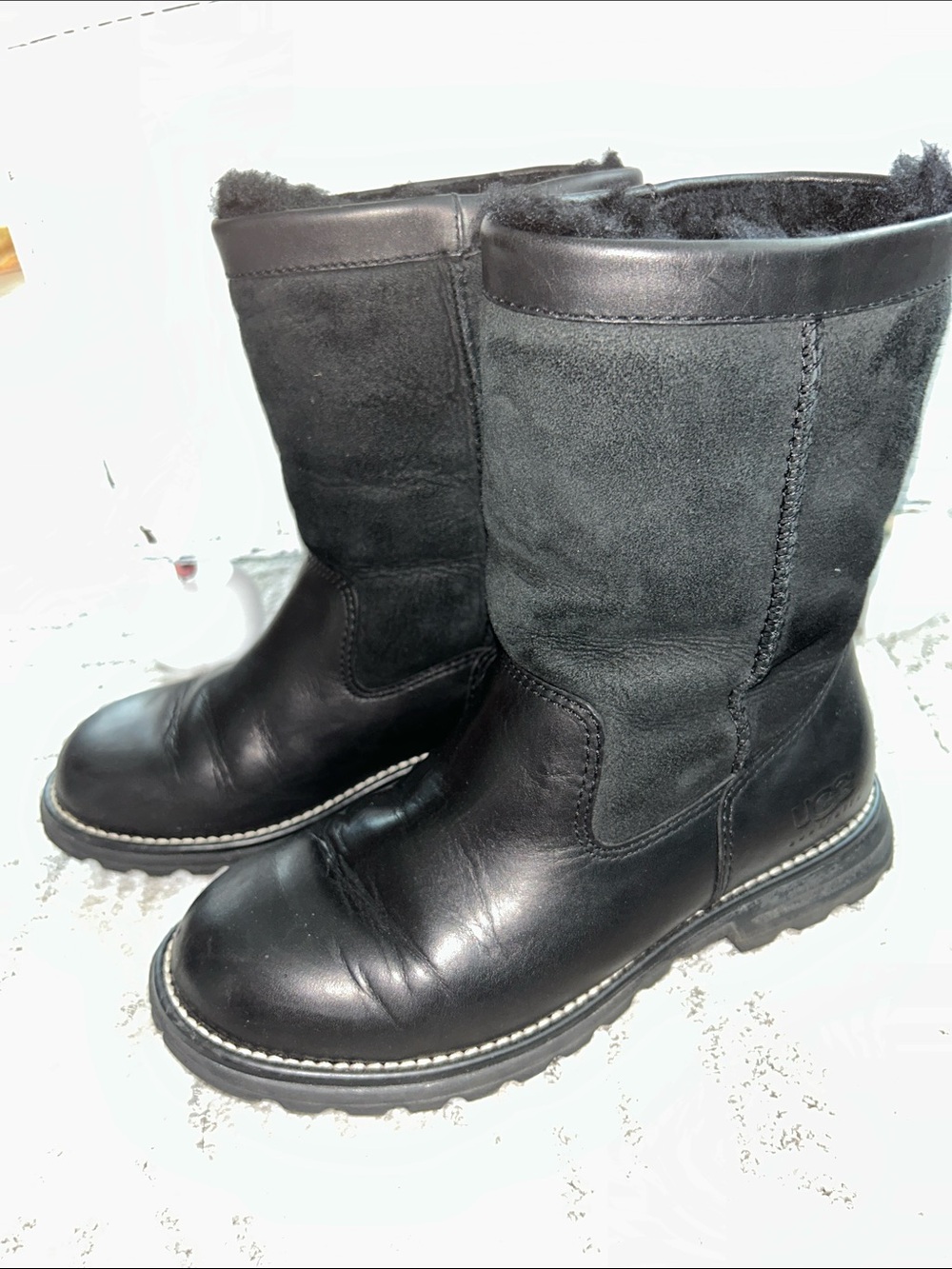 UGG Women’s Black Leather & Suede Mid-Calf Boots size 6